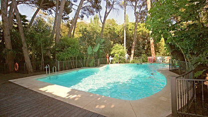 Apartamento de Ensueño a Metros del Mar con Terraza Acristalada, Piscina y Parking Privado