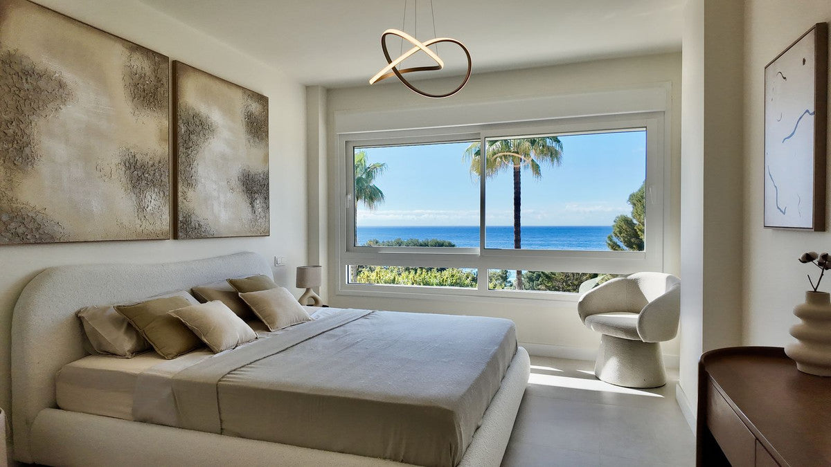 Magnífico apartamento a tan solo 3 km del centro de Marbella y a escasos metros del mar.