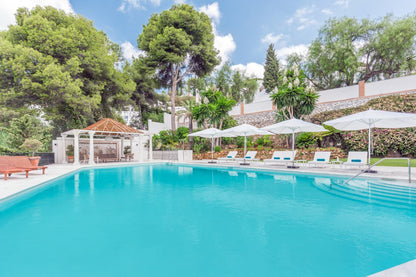 Villa en Marbella en Primera Línea de Golf | Parcela de 3.000 m² con Vistas al Mar y Potencial de Reforma