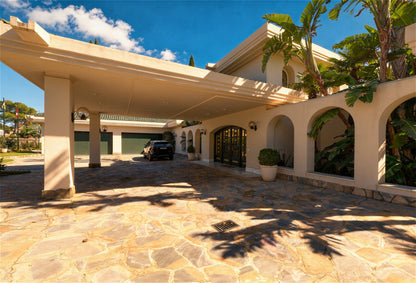 Impresionante villa con vistas al mar