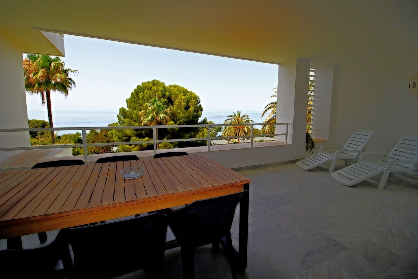 Apartamento de lujo en venta en Río Real, Marbella – 3 dormitorios, vistas al mar, garaje y zonas comunes exclusivas