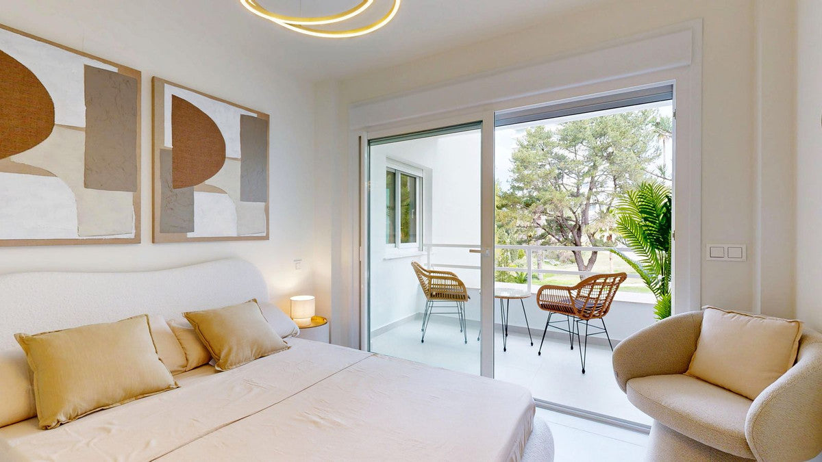 Magnífico apartamento a tan solo 3 km del centro de Marbella y a escasos metros del mar.