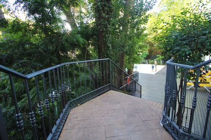 Apartamento de Ensueño a Metros del Mar con Terraza Acristalada, Piscina y Parking Privado