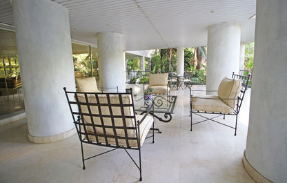 Apartamento de Ensueño a Metros del Mar con Terraza Acristalada, Piscina y Parking Privado