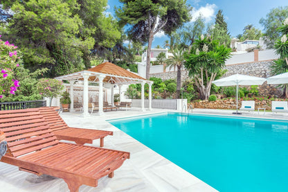 Encantadora Villa Andaluza en Primera Línea de Golf – ¡Oportunidad Única!