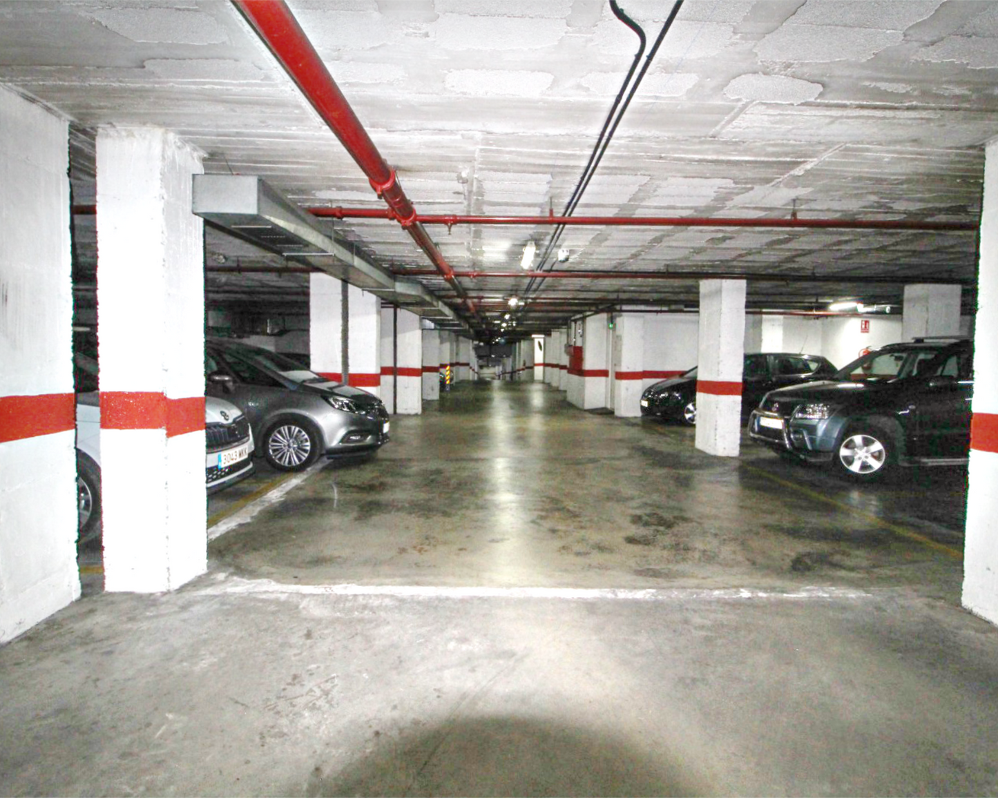 Plaza de Garaje Amplia en Venta en Centro de Marbella – Edificio Parque Miraflores