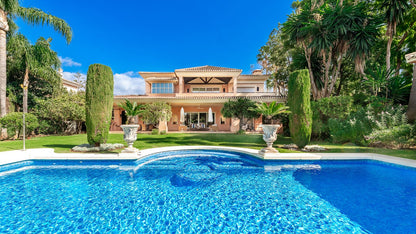 Villa de estilo andaluz en Nueva Andalucía