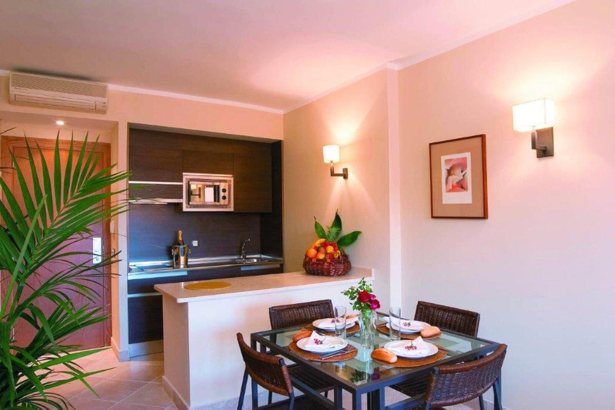 Apartamento Reformado en Marbella Centro | Terraza de 60 m² a Pocos Metros del Paseo Marítimo