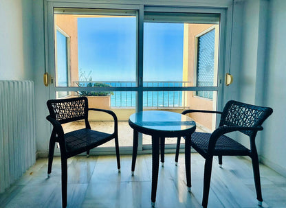 Estudio con Vistas al Mar en Primera Línea de Playa en Marbella – Ideal para Inversión
