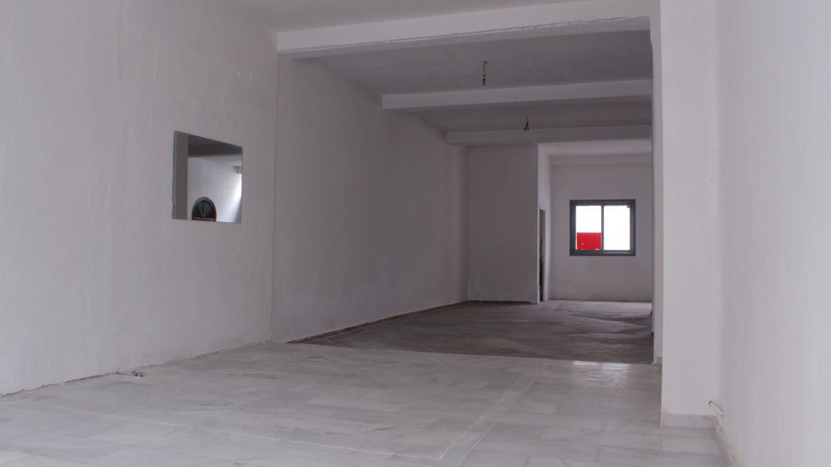 Local Comercial en San Pedro Alcántara | Área de Garaje y Opción de Cambio a Vivienda