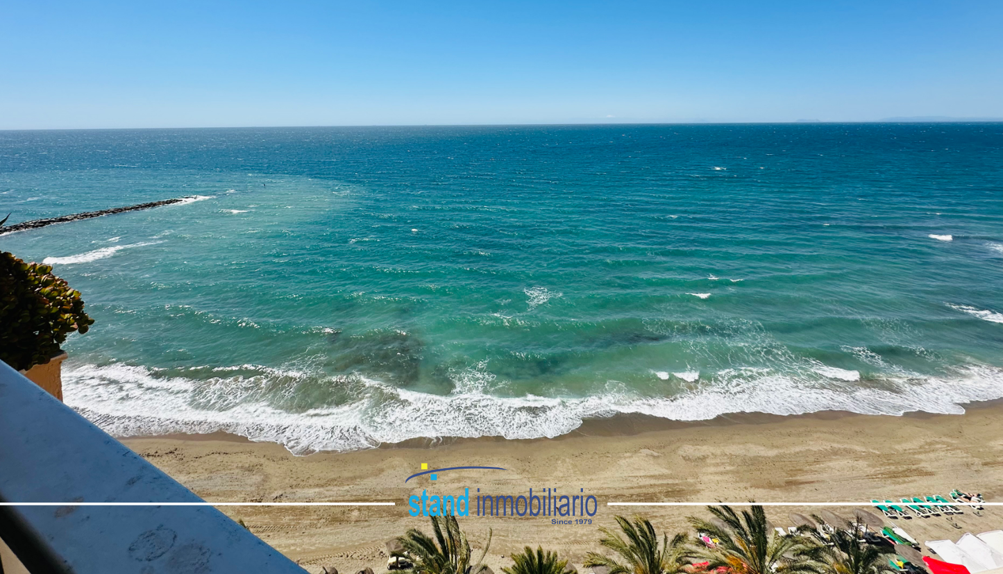 Estudio con Vistas al Mar en Primera Línea de Playa en Marbella – Ideal para Inversión