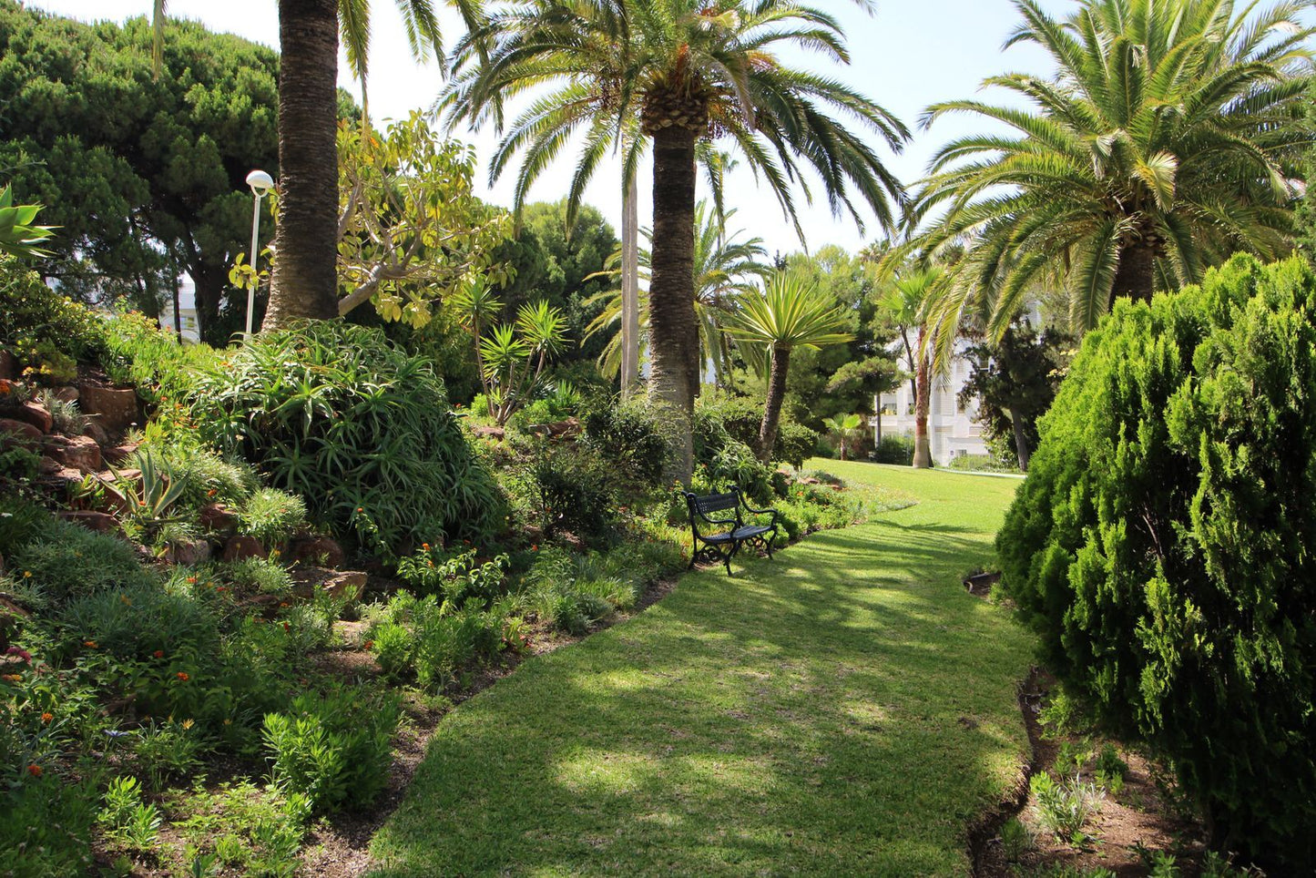 Apartamento de lujo en venta en Río Real, Marbella – 3 dormitorios, vistas al mar, garaje y zonas comunes exclusivas