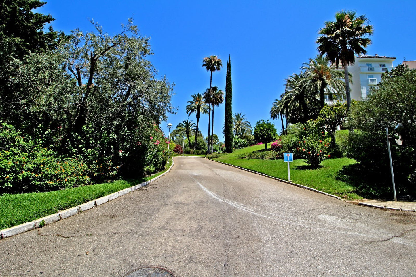 Apartamento de lujo en venta en Río Real, Marbella – 3 dormitorios, vistas al mar, garaje y zonas comunes exclusivas