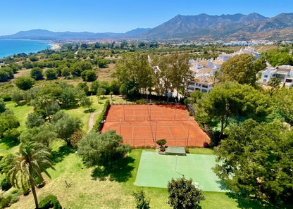 Magnífico apartamento a tan solo 3 km del centro de Marbella y a escasos metros del mar.