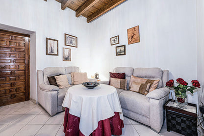 Ático con Terraza y Encanto Andaluz en el Casco Histórico de Marbella Frente a Iglesia Barroca