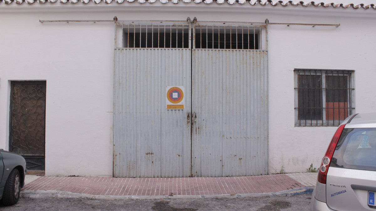 Local Comercial en San Pedro Alcántara | Área de Garaje y Opción de Cambio a Vivienda