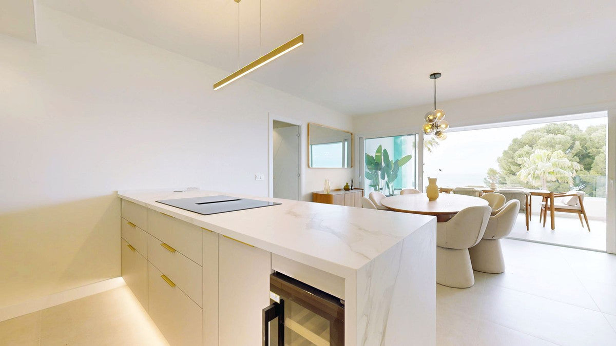 Magnífico apartamento a tan solo 3 km del centro de Marbella y a escasos metros del mar.