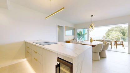 Magnífico apartamento a tan solo 3 km del centro de Marbella y a escasos metros del mar.