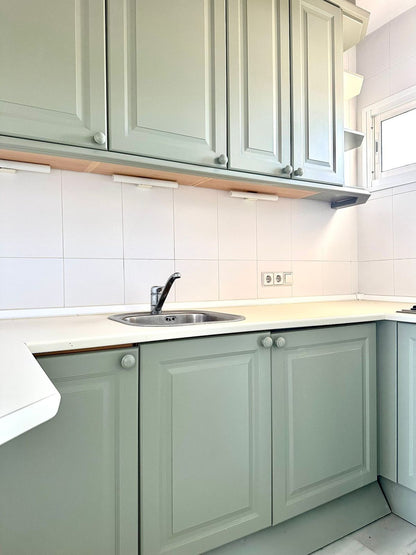 Estudio con Vistas al Mar en Primera Línea de Playa en Marbella – Ideal para Inversión