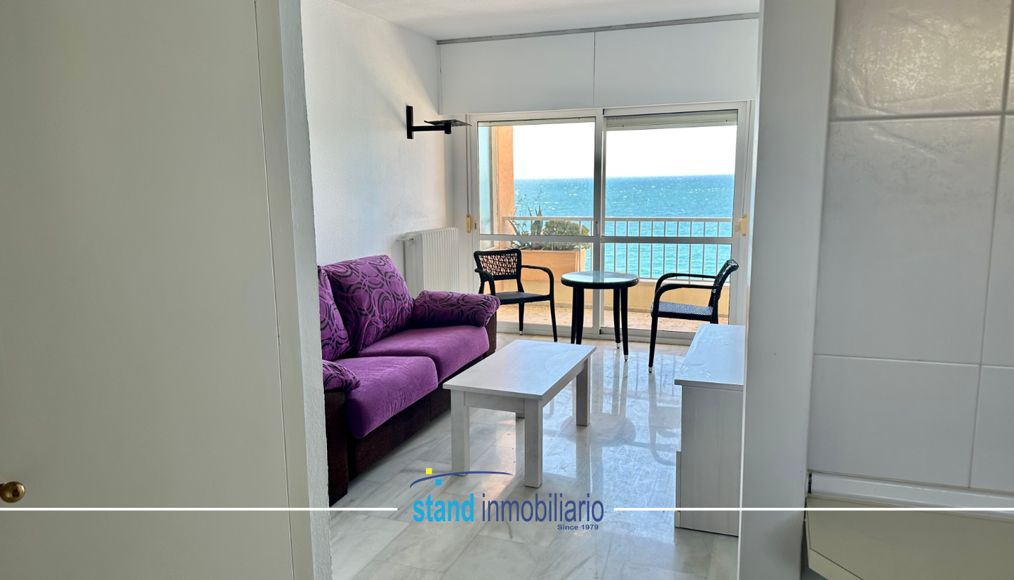 Estudio con Vistas al Mar en Primera Línea de Playa en Marbella – Ideal para Inversión