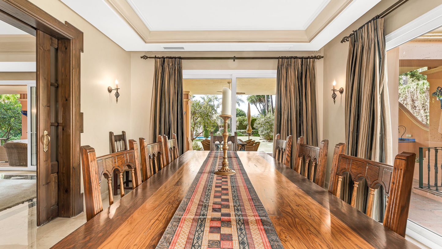 Villa de estilo andaluz en Nueva Andalucía
