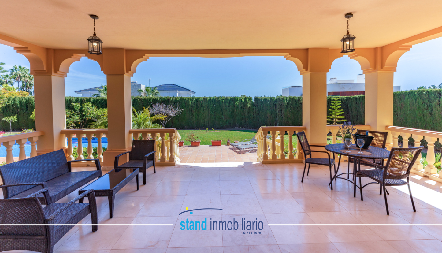 Villa de lujo en venta en La Quinta Golf con vistas al mar y privacidad total