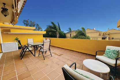 Apartamento de 3 dormitorios con terraza y vistas al mar en Marbella, a pocos metros de la playa