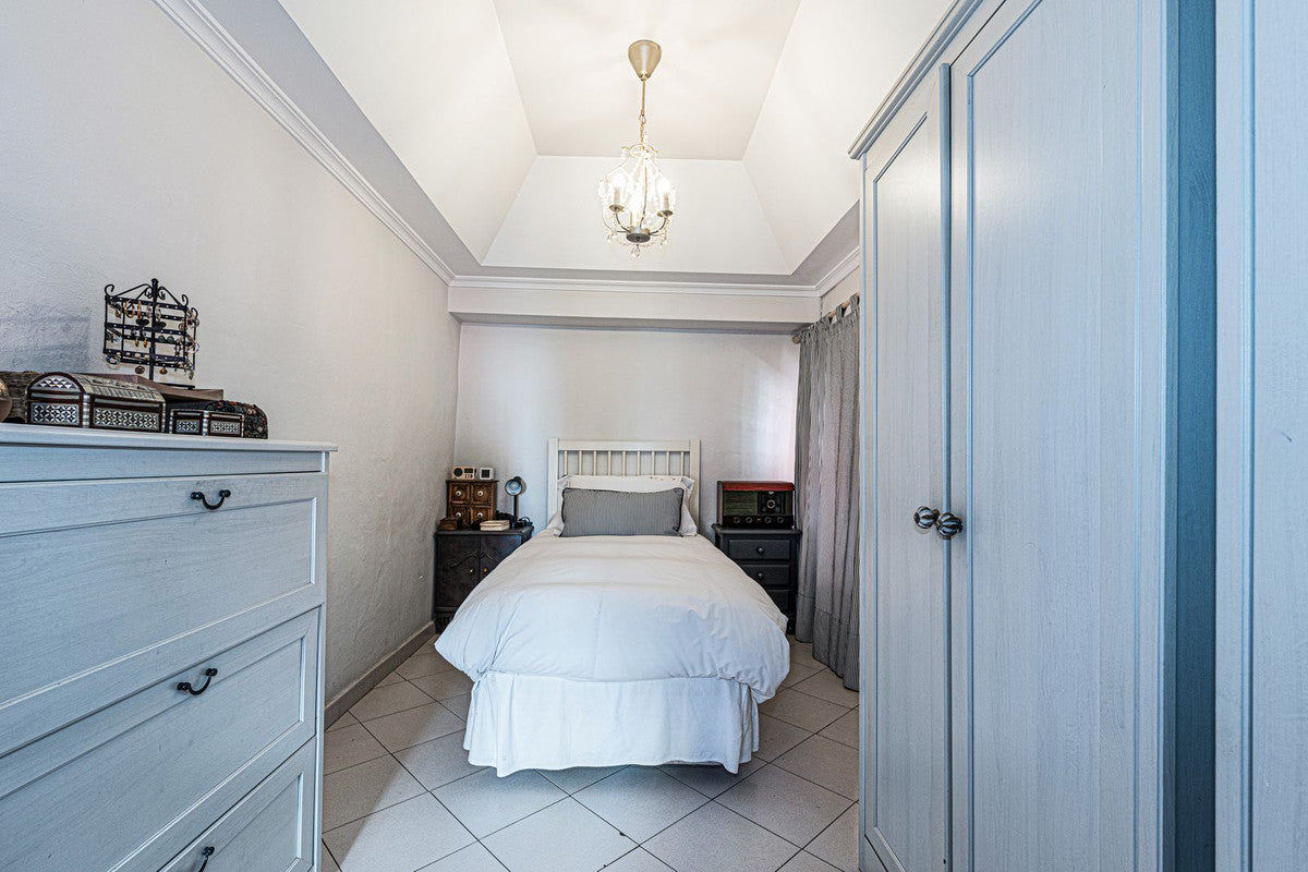 Ático con Terraza y Encanto Andaluz en el Casco Histórico de Marbella Frente a Iglesia Barroca