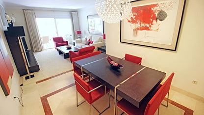 Apartamento de Ensueño a Metros del Mar con Terraza Acristalada, Piscina y Parking Privado