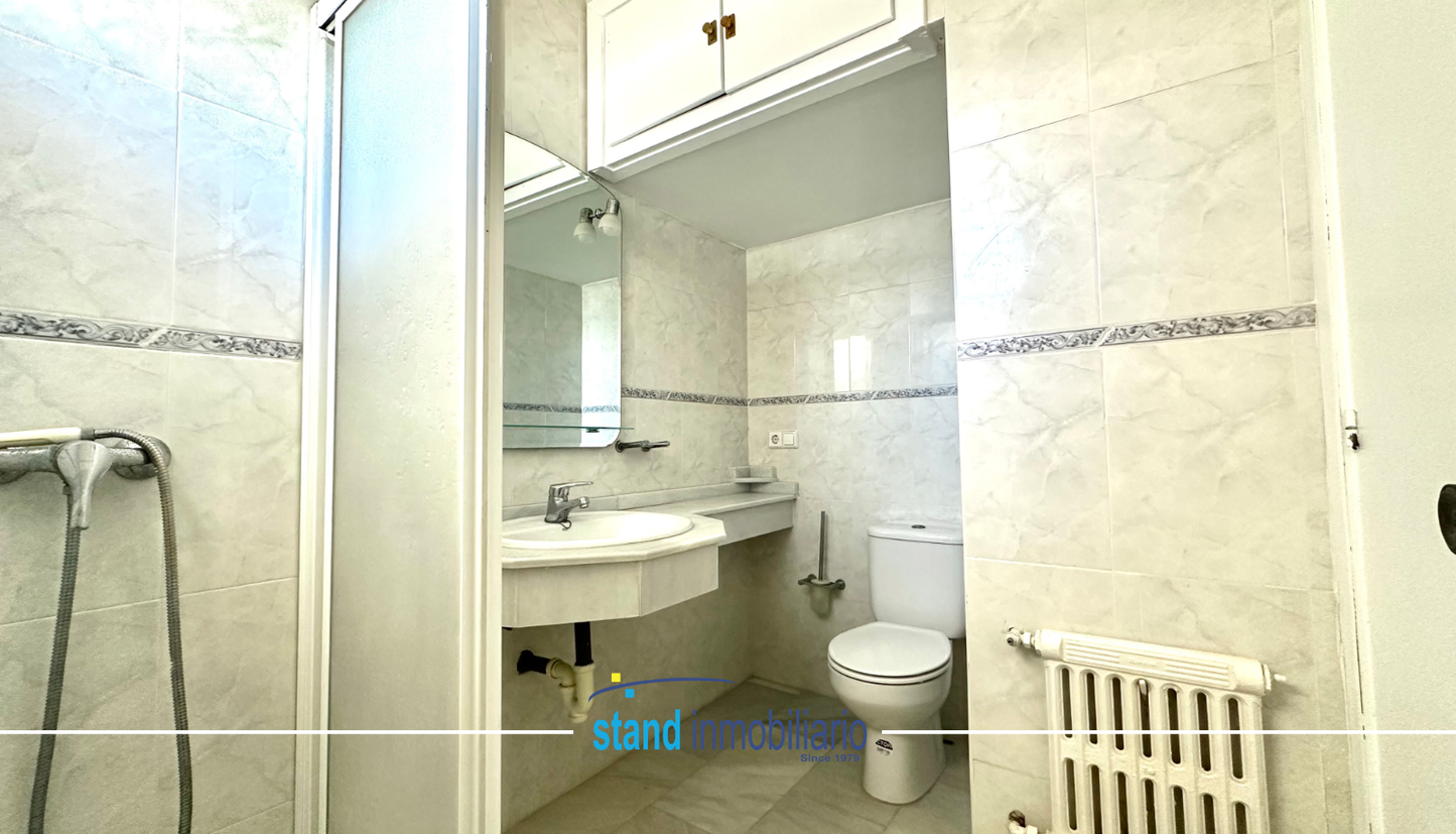 Estudio con Vistas al Mar en Primera Línea de Playa en Marbella – Ideal para Inversión