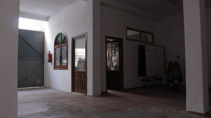 Local Comercial en San Pedro Alcántara | Área de Garaje y Opción de Cambio a Vivienda