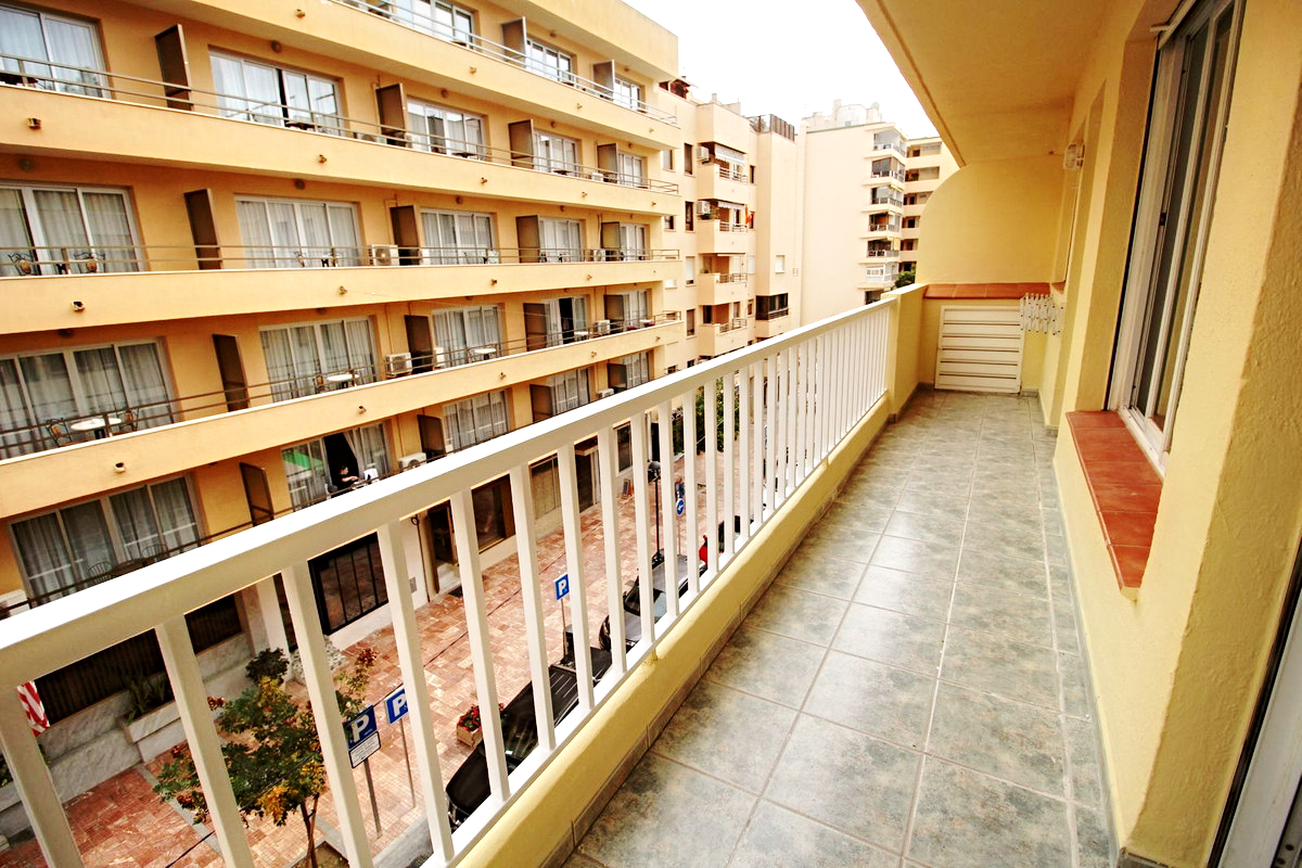 Ático Dúplex en Marbella Centro | Junto al Paseo Marítimo con Posibilidad de Dividir en 2 Apartamentos