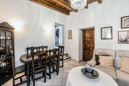 Ático con Terraza y Encanto Andaluz en el Casco Histórico de Marbella Frente a Iglesia Barroca
