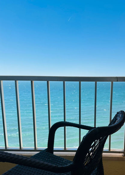 Estudio con Vistas al Mar en Primera Línea de Playa en Marbella – Ideal para Inversión