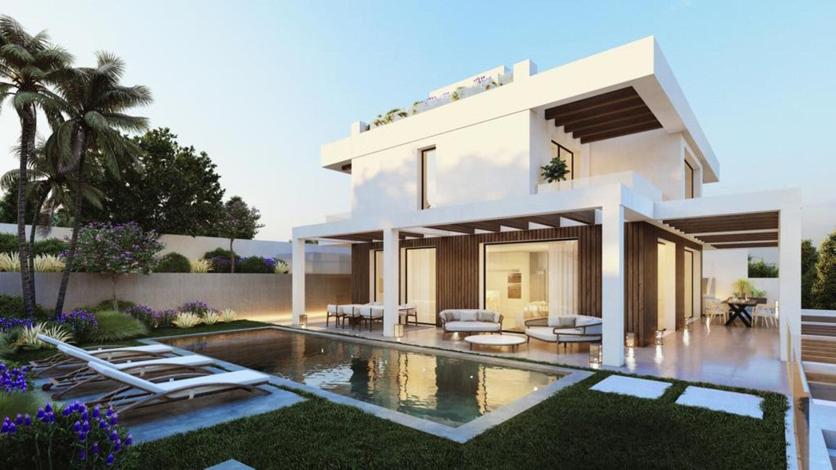 Terreno en Elviria, Marbella | Parcela con Proyecto de Villa de Lujo junto a Santa María Golf
