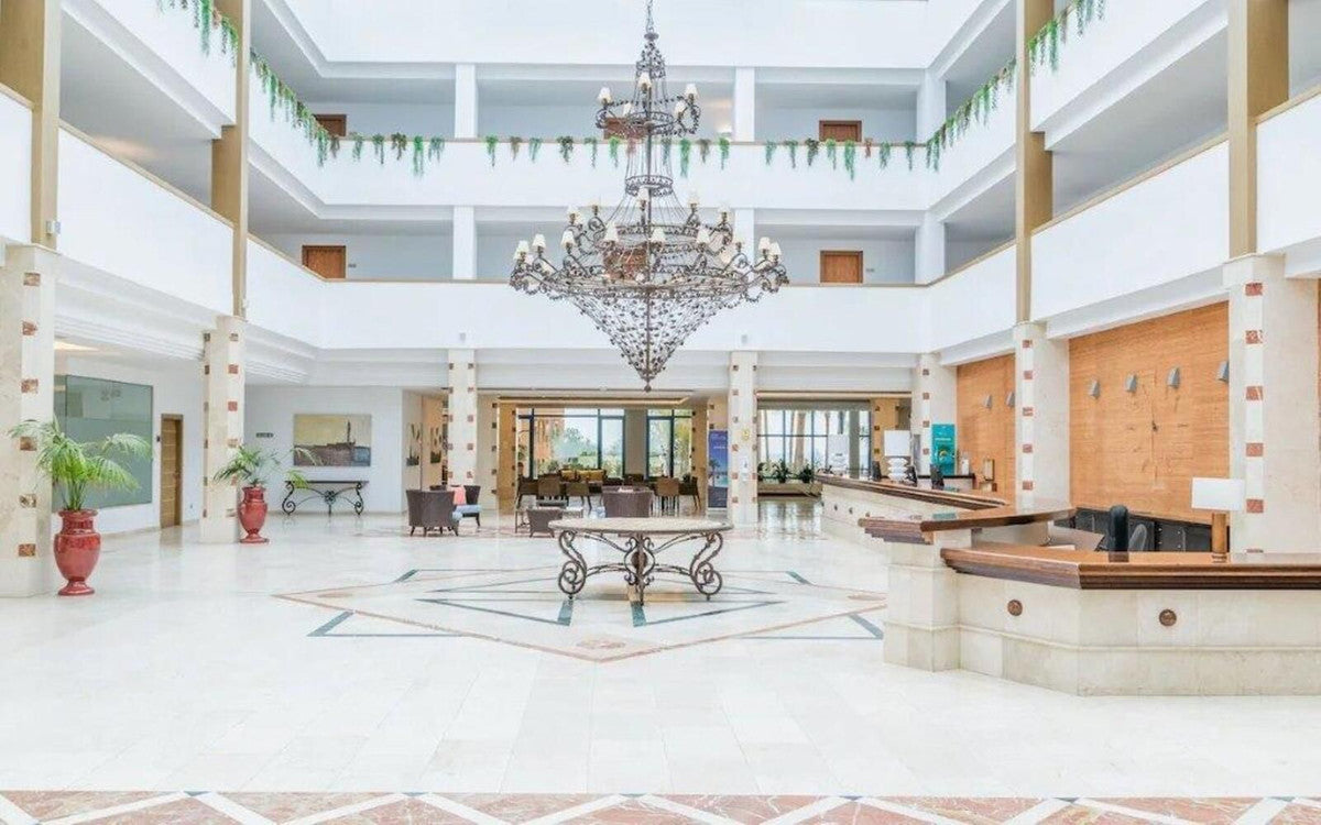 Apartamento Reformado en Marbella Centro | Terraza de 60 m² a Pocos Metros del Paseo Marítimo