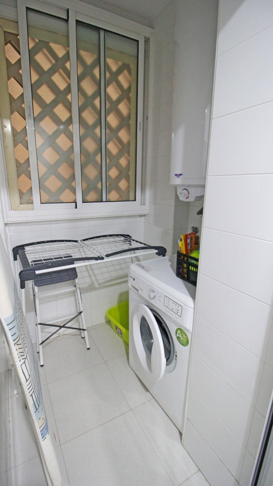 Apartamento de Ensueño a Metros del Mar con Terraza Acristalada, Piscina y Parking Privado