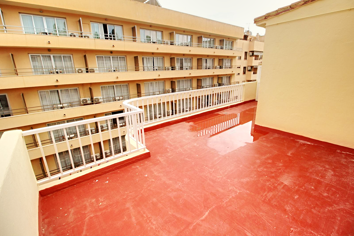 Ático Dúplex en Marbella Centro | Junto al Paseo Marítimo con Posibilidad de Dividir en 2 Apartamentos