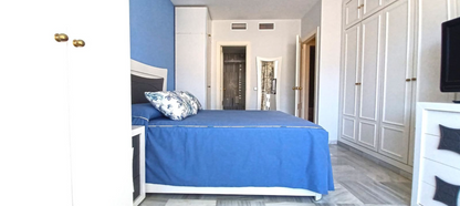Elegante apartamento a 30 m del Paseo Marítimo de Marbella con piscina y jardines