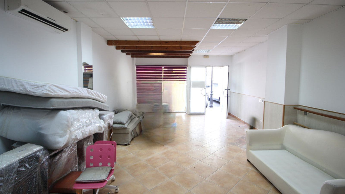 Local Comercial en Marbella Centro | 42 m² en Esquina con Opción de Cambio a Vivienda