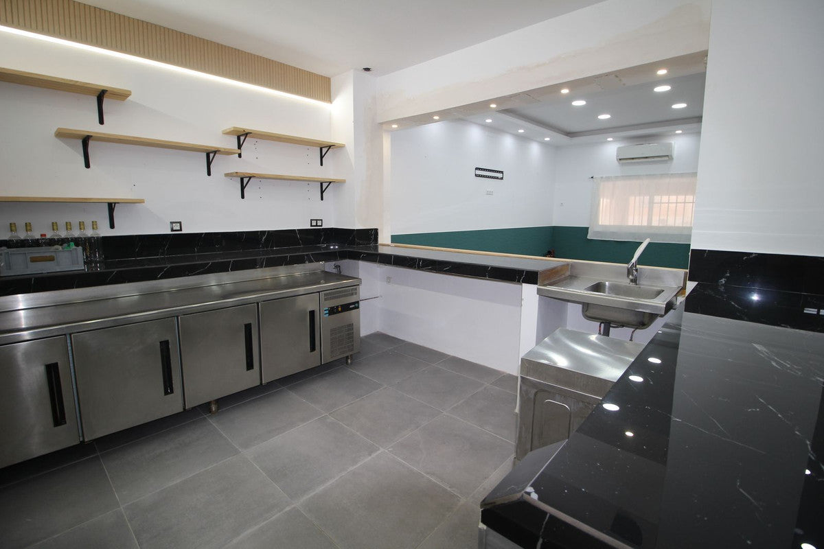 Oportunidad de inversión: local totalmente equipado en zona peatonal de Marbella