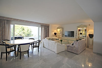 Apartamento de lujo en venta en Río Real, Marbella – 3 dormitorios, vistas al mar, garaje y zonas comunes exclusivas