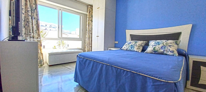 Elegante apartamento a 30 m del Paseo Marítimo de Marbella con piscina y jardines