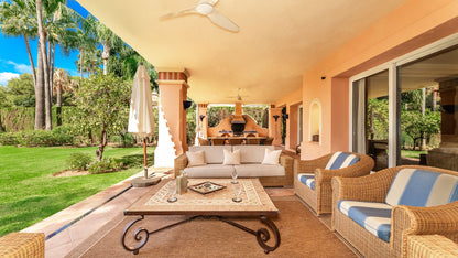Villa de estilo andaluz en Nueva Andalucía