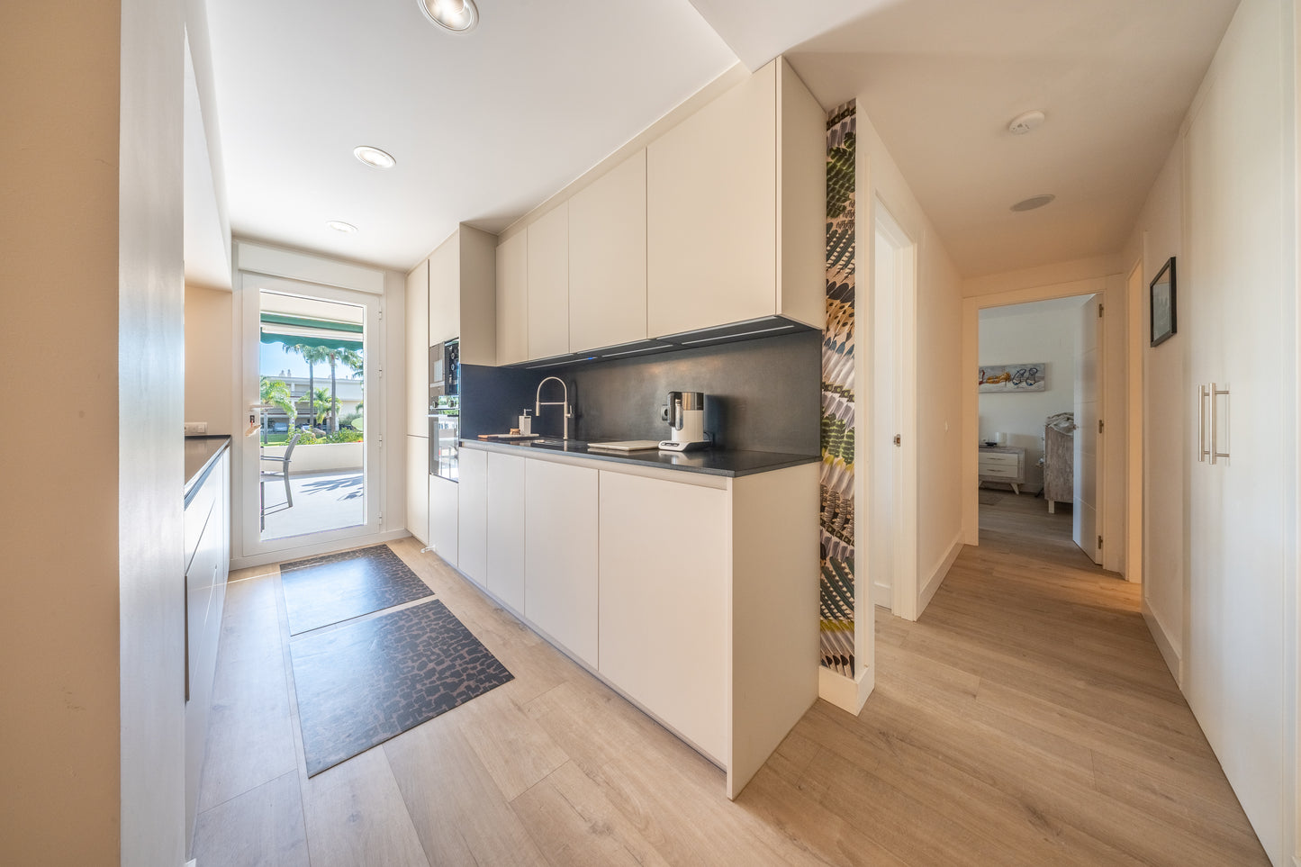 Apartamento Totalmente Reformado en Lorcrimar, Nueva Andalucía.