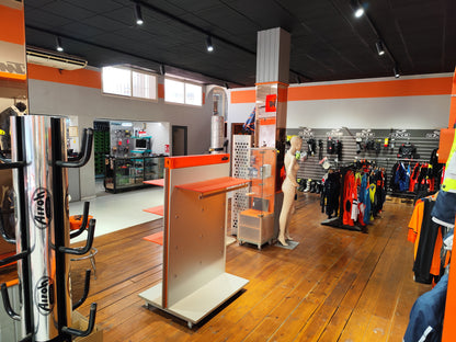 Amplio local en Marbella con muchas posibilidades de negocio