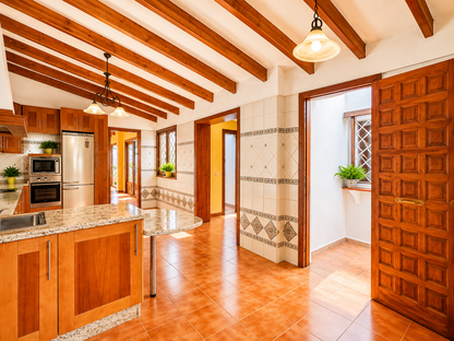 Villa Exclusiva en Río Real – Los Monteros, Marbella | STAND INMOBILIARIO
