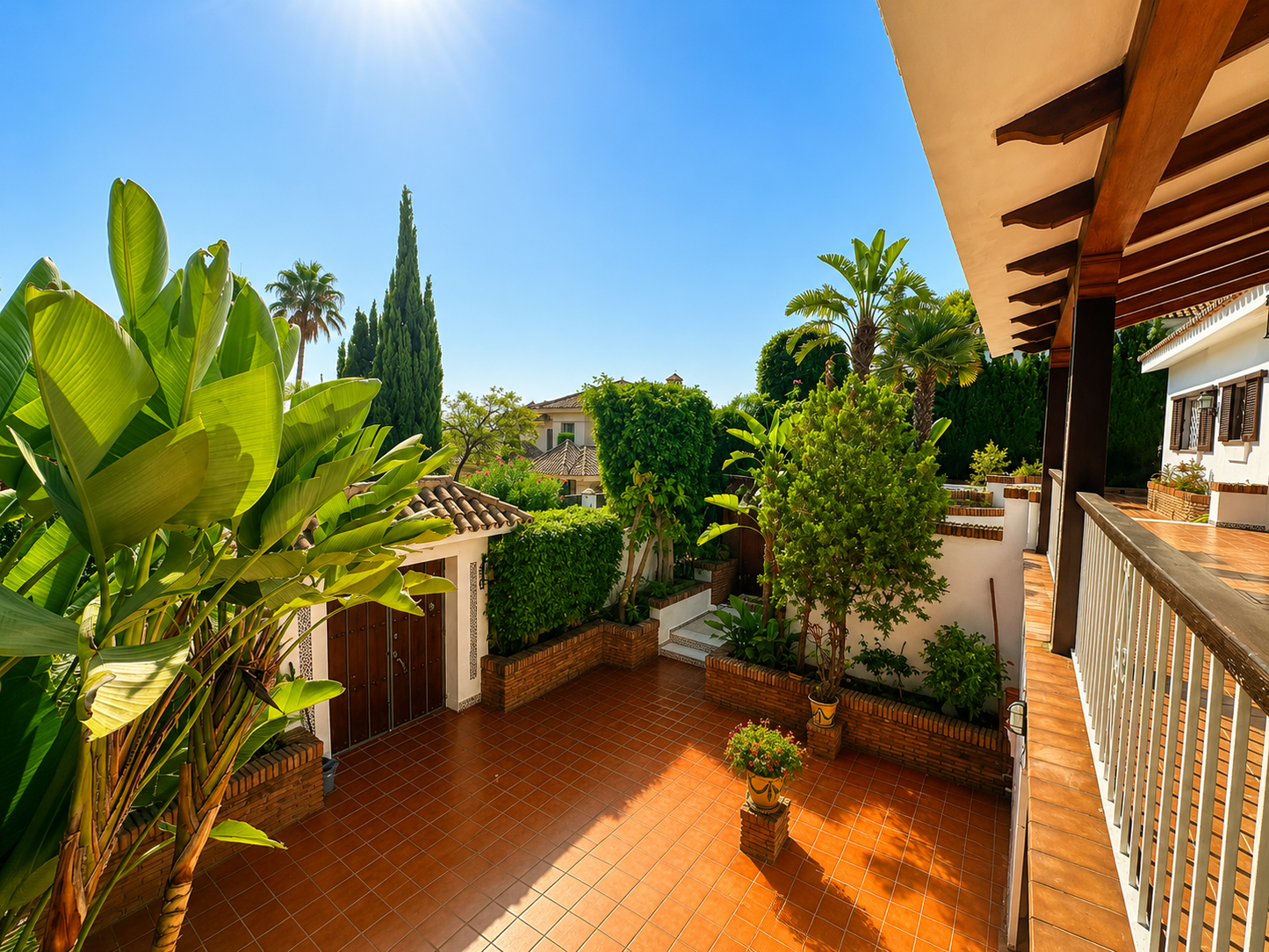Villa Exclusiva en Río Real – Los Monteros, Marbella | STAND INMOBILIARIO