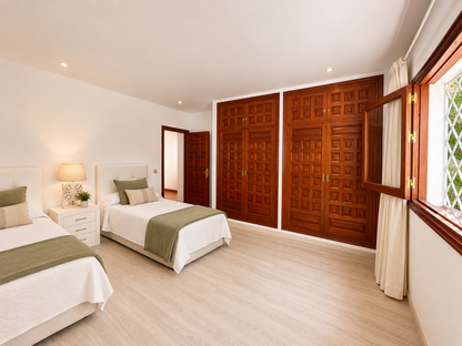 Villa Exclusiva en Río Real – Los Monteros, Marbella | STAND INMOBILIARIO