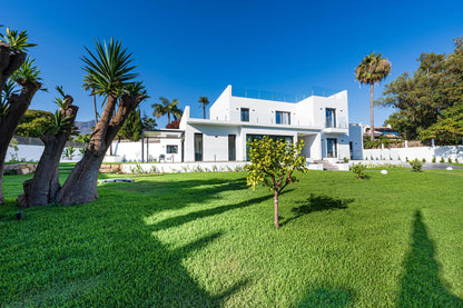 Moderna villa de lujo en el centro de Marbella, ubicada en la exclusiva zona residencial de La Merced. PROPIEDAD EN EXCLUSIVA.